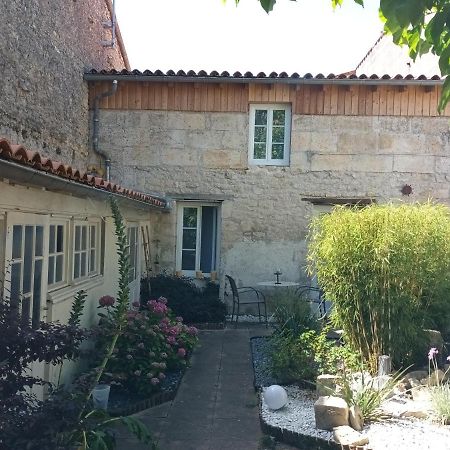 Apartamento Le Petit Bois Niort Exterior foto